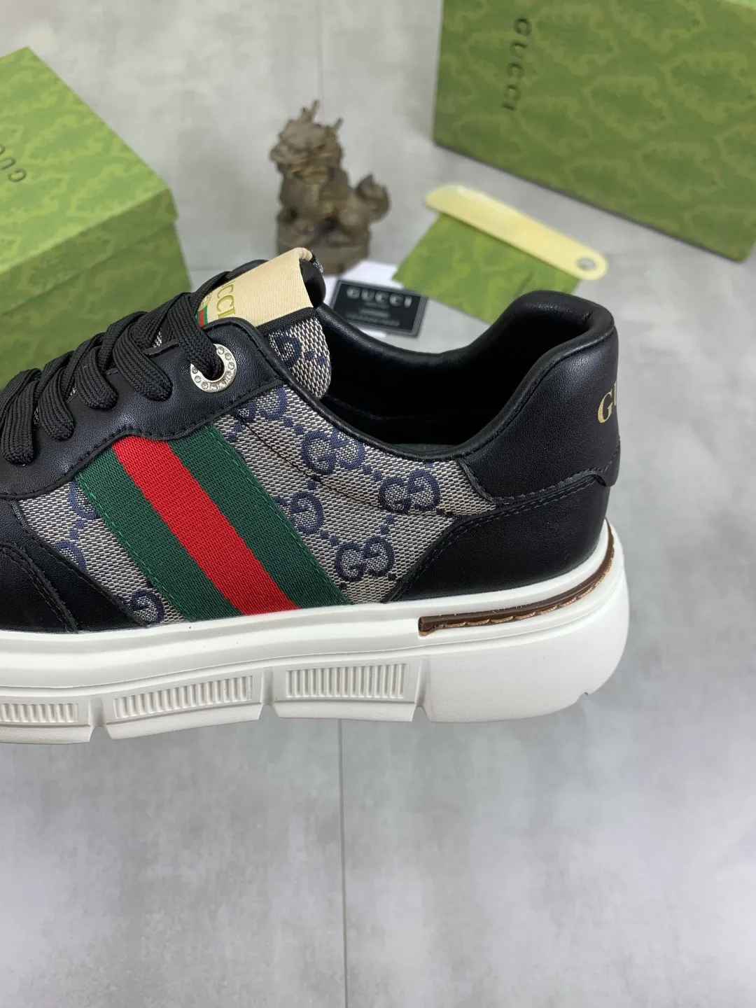 Men's shoes 💰P400💰[New style]🆘 The latest model from Gucci GUCCI official website🎁Classic casual and fashionable men's shoes👟Best model💥The style is simple and elegant, exclusive for trendy men. Unique official website latest brand elements👑Gucci original decoration, fashionable and generous, original soft calfskin fabric➕Comfortable soft first-layer pigskin lining ✅The official website specifies wear-resistant casual outsole, the classic model is photographed in real life🎬Color: 2️⃣colors available😍Number of codes: 38-44